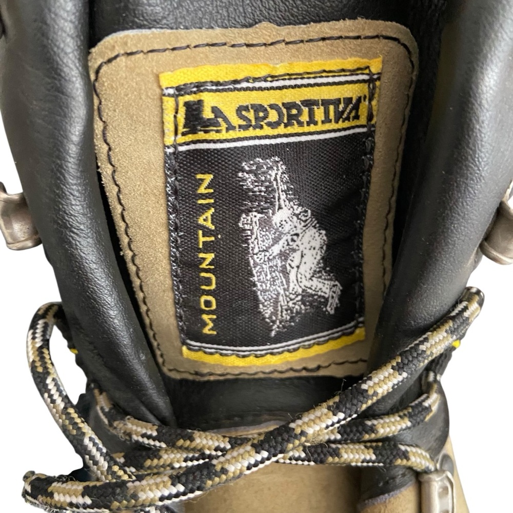 La Sportiva 257A Mountaineering Hiking Boots Men’s US 9.5 Vibram Sole Gorpcore - Picture 9 of 12
